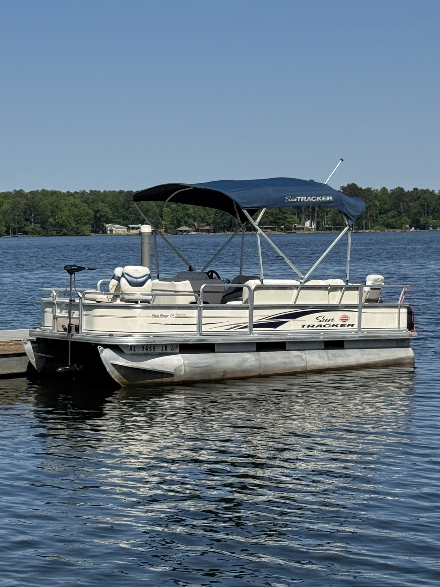 SunTracker Bass Buggy pontoon rental